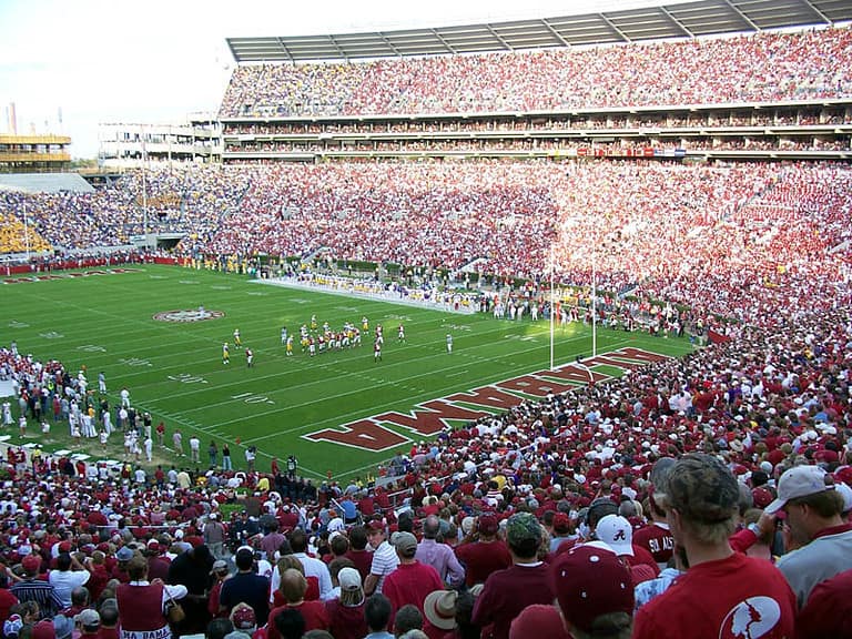 Bryant-Denny Stadium is home to the Alabama Crimson Tide in Tuscaloosa ©CC BY-SA 3.0 – License