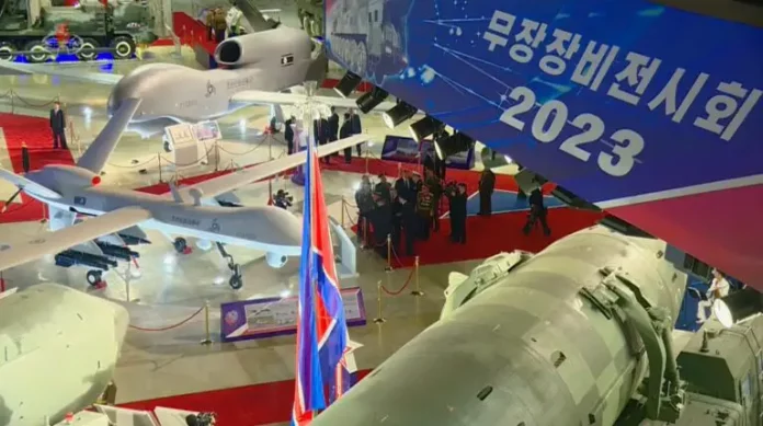 The size comparison of the North Korean copies of US-made MQ-9 Reaper and RQ-4 Global Hawk drones. Photo: KCTV