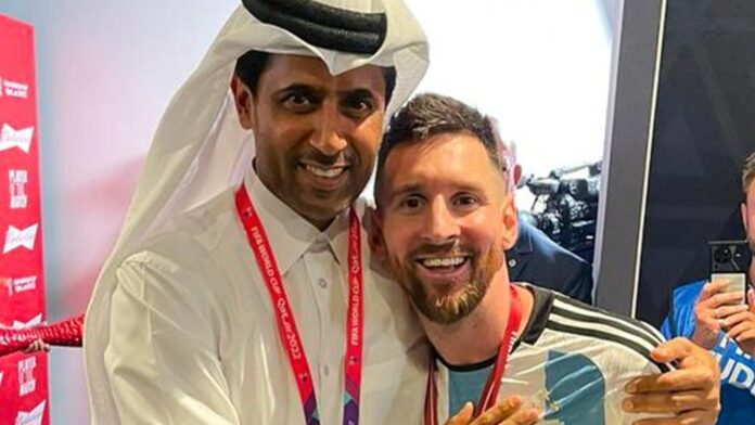 Messi took a photo with the president of PSG after being crowned world champion. TW PSG_Espano