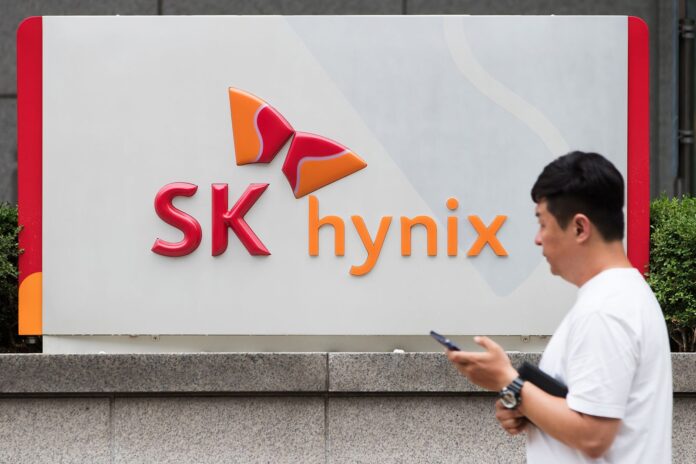 U.S. lawmakers accuse Chinese chipmaker of violating sanctions