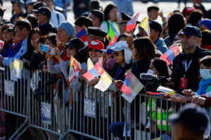 People gather ahead of Pope Francis's welcome ceremony with President Ukhnaagiin Khurelsukh at Sukhbaatar Square in Ulaanbaatar on September 2, 2023. (REUTERS/Carlos Garcia Rawlins)