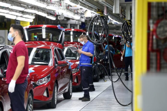 Workers are seen beside new i20 model cars at Hyundai Assan's Izmit factory in northwestern Kocaeli, Turkey, Aug. 28, 2020. (AA Photo) The Turkish automotive industry’s exports jumped by 40% in March to