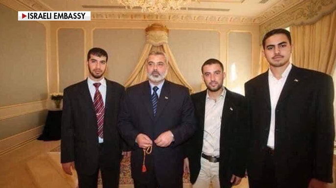 Ismail Haniyeh holding prayer beads. (Israeli Embassy)