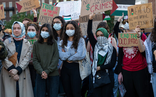 Columbia students participate in a pro-Palestinian, anti-Israel rally at the university on October 12, 2023 in New York City. (SPENCER PLATT / GETTY IMAGES NORTH AMERICA / Getty Images via AFP)