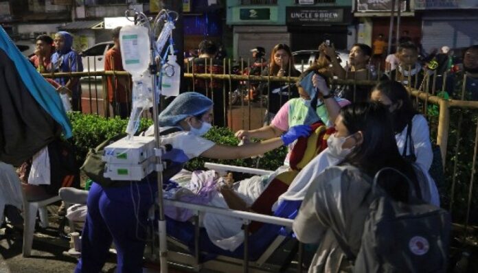 Residents and medical personnel evacuate patients from inside a hospital after a 7.6 earthequake struck Butuan City, in southern island of Mindanao late December 2, 2023. – AFP photo.