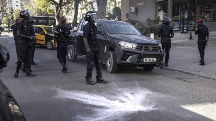 Senegalese police officers block the roads to the General Assembly in Plateau, in Dakar on February 5, 2024. Security forces used tear gas to disperse an opposition rally outside Senegal's parliament shortly before the start of a contentious debate on postponing this month's presidential election. © John Wessels, AFP