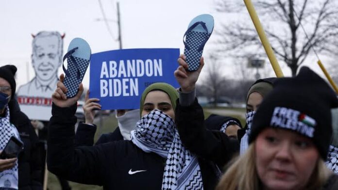 People gather in support of Palestinians outside of the venue where US President Joe Biden is speaking in Michigan, on February 1, 2024. © Jeff Kowalsky, AFP