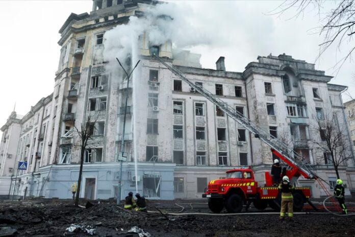 Rescuers work at a site of a building, damaged during a Russian missile strike, amid Russia's attack on Ukraine, in Kyiv, Ukraine March 21, 2024. REUTERS/Alina Smutko 