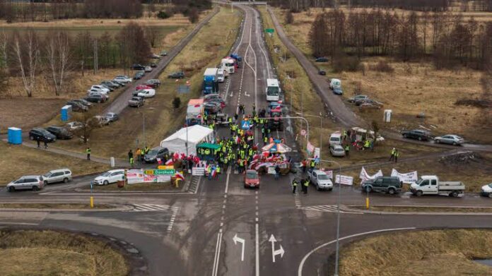 Polish farmers blocking the Dorohusk Polish-Ukrainian border crossing on Tuesday.Credit...Omar Marques/Getty Images