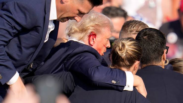Donald Trump was surrounded by US Secret Service agents during an assassination attempt in 2024. File photo/AP