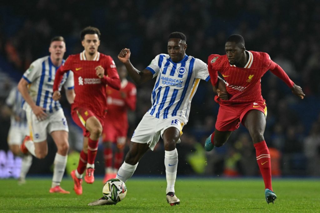 Brighton’s English striker #18 Danny Welbeck (C) vies with Liverpool’s French defender #05 Ibrahima Konate (R) during the English League Cup round of 16 football match between Brighton and Hove Albion and Liverpool at the American Express Community Stadium in Brighton, southern England on October 30, 2024. (Photo by Glyn KIRK / AFP) 