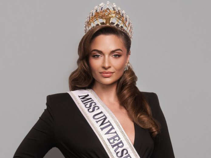 Miss South Africa Mia Le Roux wearing her crown and Miss Universe sash/Instagram Screenshot/Official_Miss SA