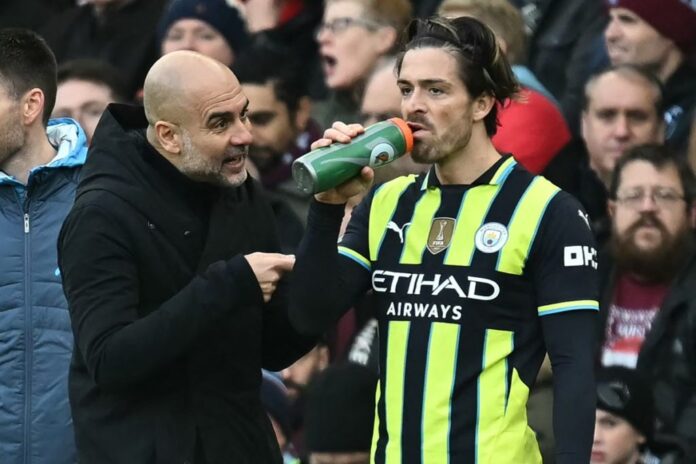 Manchester City’s Spanish manager Pep Guardiola (L) speaks with Manchester City’s English midfielder #10 Jack Grealish (R) on the touchline during the English Premier League football match between Aston Villa and Manchester City at Villa Park in Birmingham, central England on December 21, 2024. (Photo by Paul ELLIS / AFP).