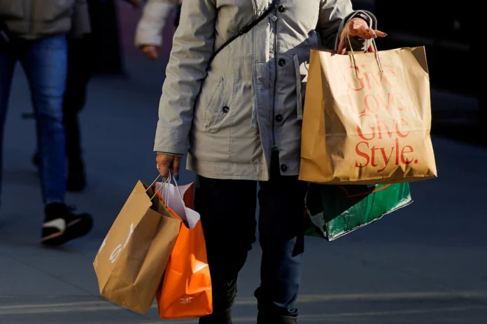 A woman carries shopping bags during the holiday season in New York City, U.S., December 21, 2022. REUTERS/Eduardo Munoz/File Photo