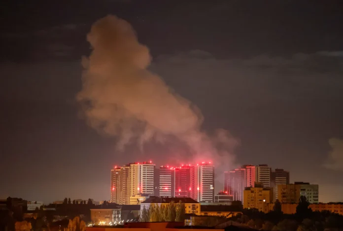 Smoke rises in the sky over the city after a Russian drone strike, amid Russia's attack on Ukraine, in Kyiv, Ukraine October 29, 2024. REUTERS/Gleb Garanich/File Photo 