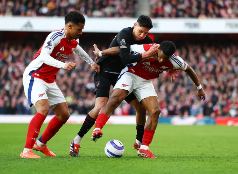 Arsenal Suffer Title Blow, Manchester United Salvage Draw At Everton