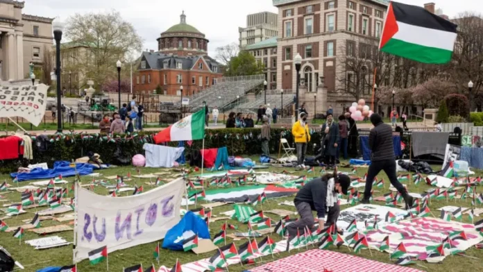 Getty Images Image caption,Protesters have been occupying a central lawn at New York's Columbia University