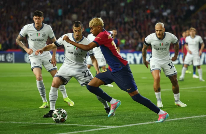 Soccer Football - Champions League - Semi Final - First Leg - FC Barcelona v Inter Milan - Estadi Olimpic Lluis Companys, Barcelona, Spain - April 30, 2025 Inter Milan's Henrikh Mkhitaryan in action with FC Barcelona's Lamine Yamal REUTERS/Albert Gea