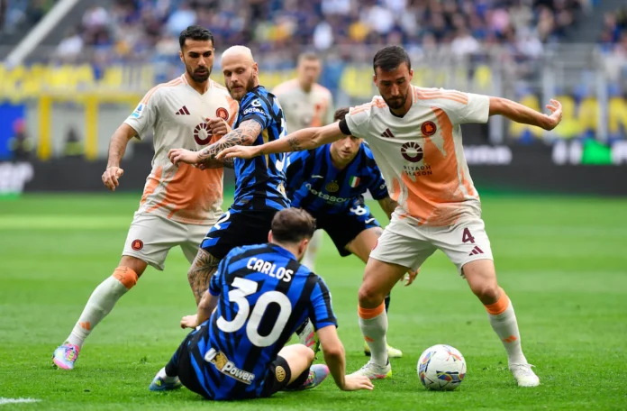 Soccer Football - Serie A - Inter Milan v AS Roma - San Siro, Milan, Italy - April 27, 2025 Inter Milan's Carlos Augusto in action with AS Roma's Bryan Cristante REUTERS/Massimo Pinca