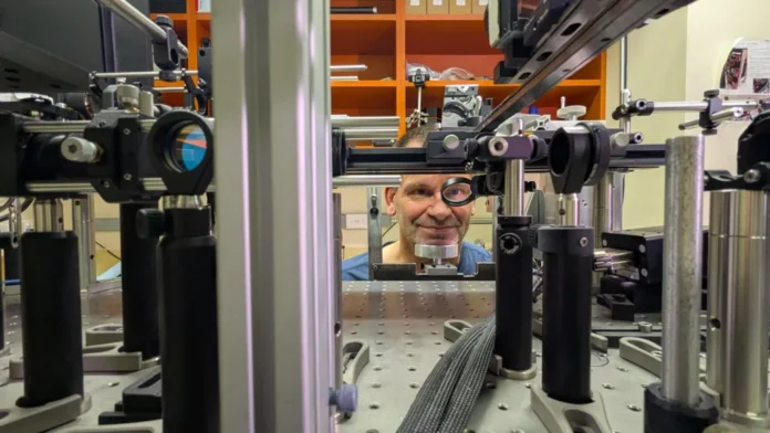 Participants had to stare into the optical device as a laser beam was flashed into one of their pupils