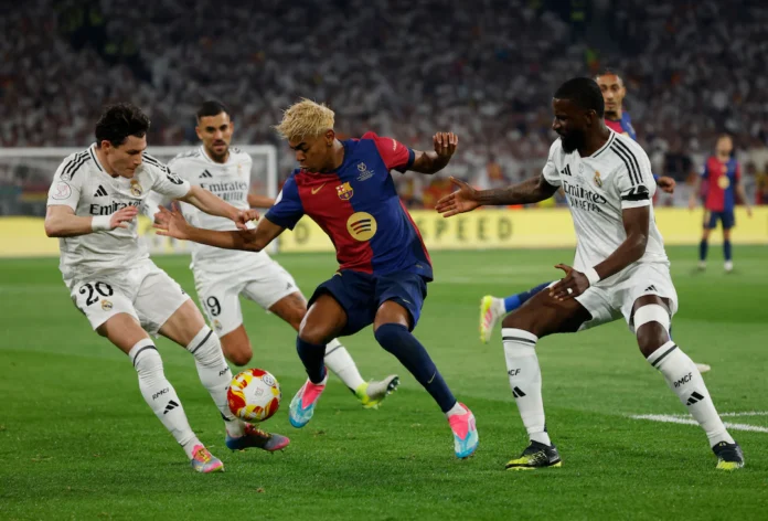 Soccer Football - Copa del Rey - Final - FC Barcelona v Real Madrid - Estadio de La Cartuja, Seville, Spain - April 26, 2025 FC Barcelona's Lamine Yamal in action with Real Madrid's Fran Garcia and Antonio Rudiger REUTERS/Marcelo Del Pozo/File Photo