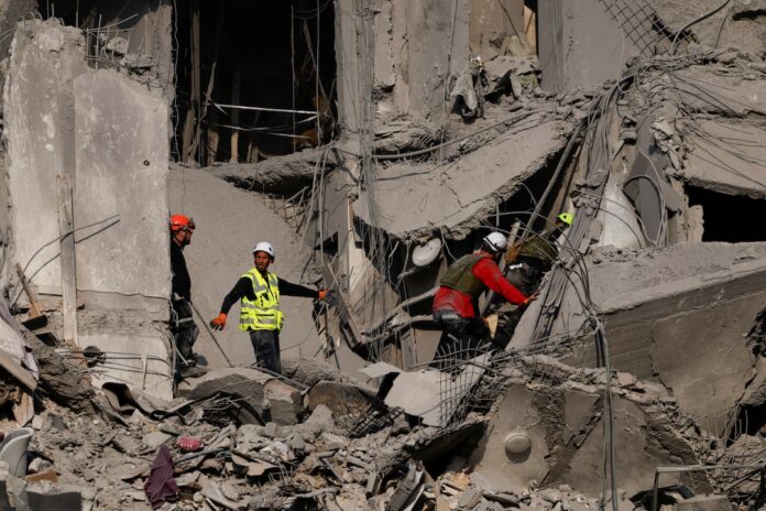 Emergency personnel work at an impacted residential site, following a missile attack from Iran on Israel, amid the Israel-Iran conflict in Be'er Sheva, Israel June 24, 2025. REUTERS/Amir Cohen