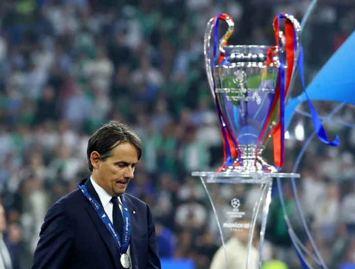 Soccer Football - Champions League - Final - Paris St Germain v Inter Milan - Allianz Arena, Munich, Germany - May 31, 2025 Inter Milan coach Simone Inzaghi looks dejected as he walks past the Champions League trophy after collecting his runners up medal REUTERS/Kai Pfaffenbach