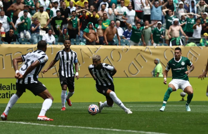 Soccer Football - FIFA Club World Cup - Round of 16 - Palmeiras v Botafogo - Lincoln Financial Field, Philadelphia, Pennsylvania, U.S. - June 28, 2025 Palmeiras' Paulinho scores their first goal REUTERS/Lee Smith
