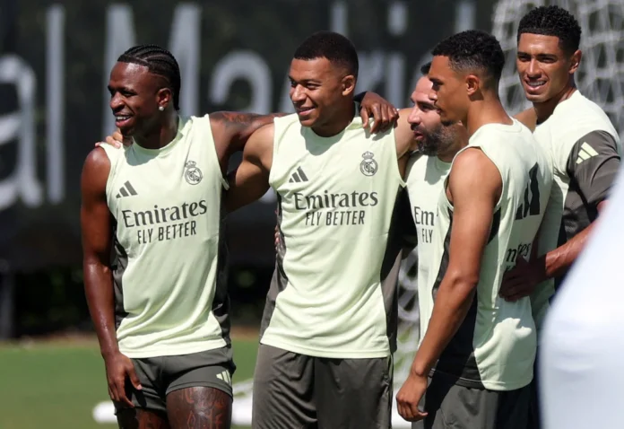 Soccer Football - Club World Cup - Real Madrid Training - Gardens North Country District Park, Palm Beach Gardens, Florida, U.S. - June 15, 2025 Real Madrid's Vinicius Junior, Kylian Mbappe, Dani Carvajal, Trent Alexander-Arnold and Jude Bellingham during training REUTERS/Hannah Mckay/File Photo