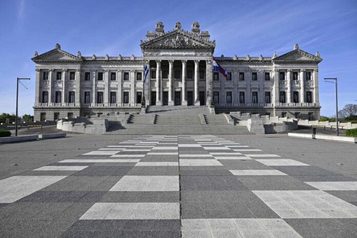 The Legislative Palace, seat of the legislative branch of the Uruguayan Government, in Montevideo, on October 15, 2025. SANTIAGO MAZZAROVICH / AFP