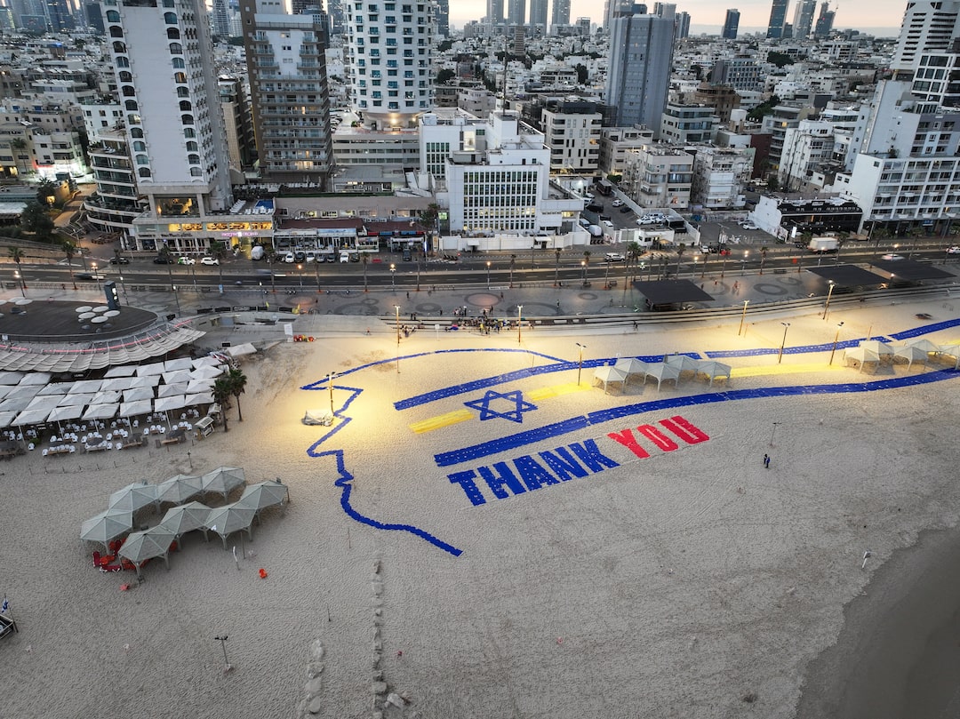  A drone view shows a depiction of U.S. President Donald Trump and the words "Thank You", on the day Israeli hostages, held in Gaza since the deadly October 7, 2023 attack by Hamas, are expected to be released as part of a U.S.-brokered hostages-prisoners swap and a ceasefire deal in Gaza between Hamas and Israel, near the U.S. Consulate in Tel Aviv, Israel October 13, 2025. REUTERS/Ilan Rosenberg 