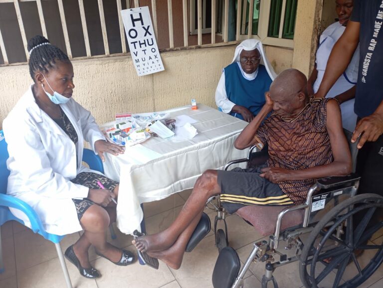 Nigerian Optometric Association Offer Free Eye Treatment, Glasses In Anambra