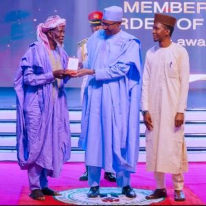 Buhari bestowing the MON national honour on Imam Abdullahi Abubakar in October 2022. 