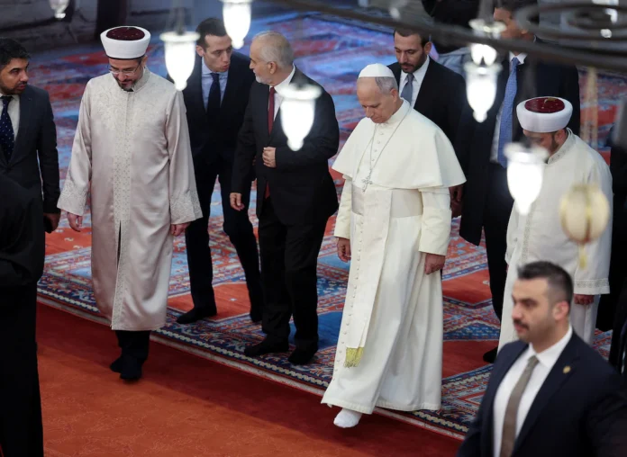 Pope Leo XIV visits the Sultanahmet Mosque, known as the Blue Mosque, during his first apostolic journey, in Istanbul, Turkey, November 29, 2025. REUTERS/Umit Bektas Purchase Licensing Rights, opens new tab