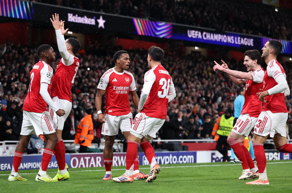 Soccer Football - UEFA Champions League - Arsenal v Bayern Munich - Emirates Stadium, London, Britain - November 26, 2025 Arsenal's Jurrien Timber celebrates scoring their first goal with teammates REUTERS/David Klein