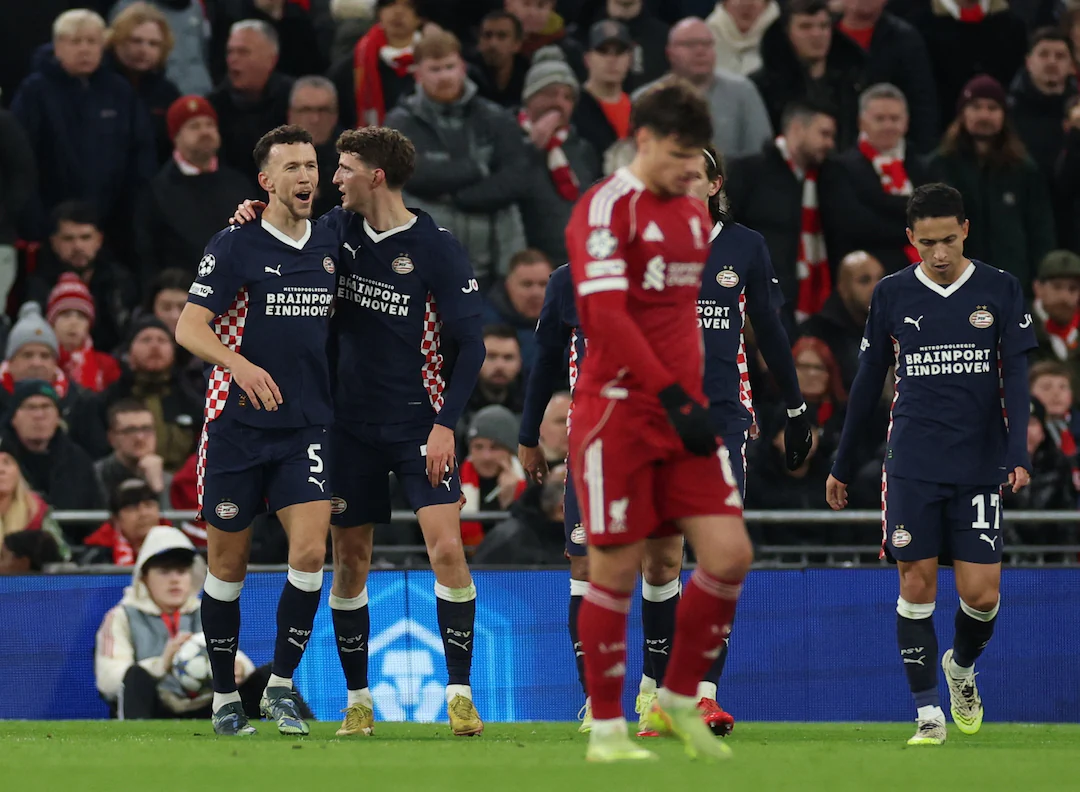 Soccer Football - UEFA Champions League - Arsenal v Bayern Munich - Emirates Stadium, London, Britain - November 26, 2025 Arsenal's Jurrien Timber celebrates scoring their first goal with teammates REUTERS/David Klein