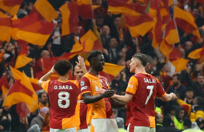 Soccer Football - UEFA Champions League - Play Off - First Leg - Galatasaray v Juventus - Rams Park, Istanbul, Turkey - February 17, 2026 Galatasaray's Davinson Sanchez, Roland Sallai and Gabriel Sara celebrate after the match REUTERS/Murad Sezer