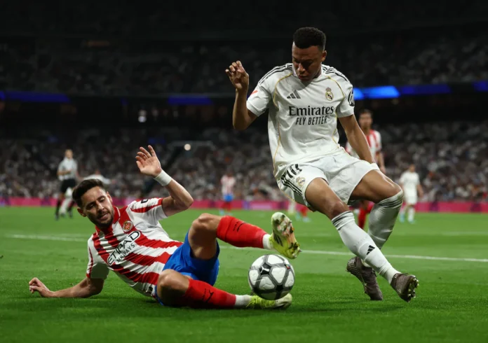 Soccer Football - LaLiga - Real Madrid v Girona - Santiago Bernabeu, Madrid, Spain - April 10, 2026 Girona's Alex Moreno in action with Real Madrid's Kylian Mbappe REUTERS/Gonzalo Fuentes 