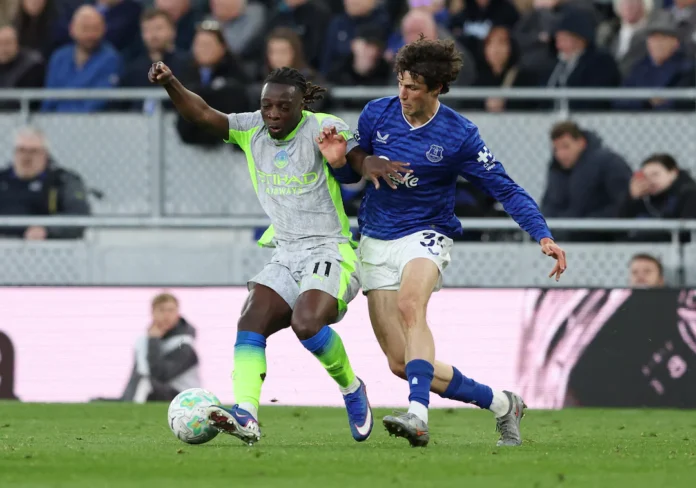 Soccer Football - Premier League - Everton v Manchester City - Hill Dickinson Stadium, Liverpool, Britain - May 4, 2026 Manchester City's Jeremy Doku in action with Everton's Merlin Rohl REUTERS/Scott Heppell