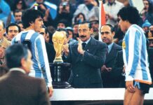 A Tale of Two Stars: Why Argentina’s Heart Belongs to 1986, Not 1978 Argentine Junta and Dictator, General Jorge Rafael Videla presented wity the World Cup after Argentina win in 1978