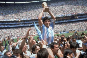 Argentina defeated West Germany 3-2 to lift the World Cup trophy [Carlo Fumagalli/AP Photo]