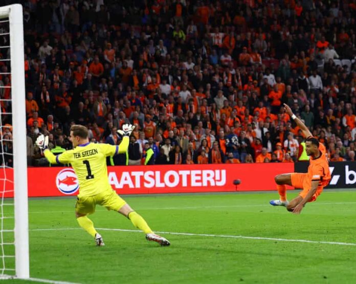 Cody Gakpo scores a brilliant volley to equalise for Netherlands! Photograph: Piroschka Van De Wouw/Reuters