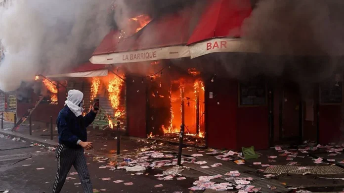 La Barrique bar in Paris was set on fire