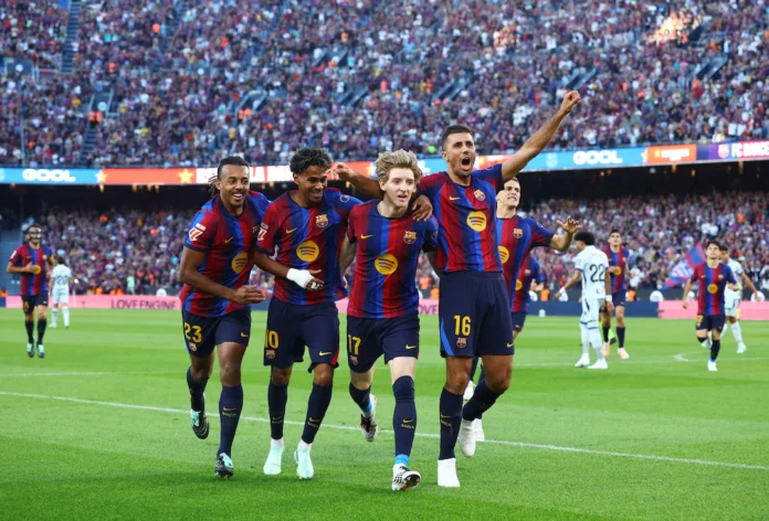 Soccer Football - LaLiga - FC Barcelona v Getafe - Spotify Camp Nou, Barcelona, Spain - October 10, 2026 FC Barcelona's Anthony Gordon celebrates scoring their first goal with Rodri and Lamine Yamal and Jules Kounde REUTERS/Albert Gea