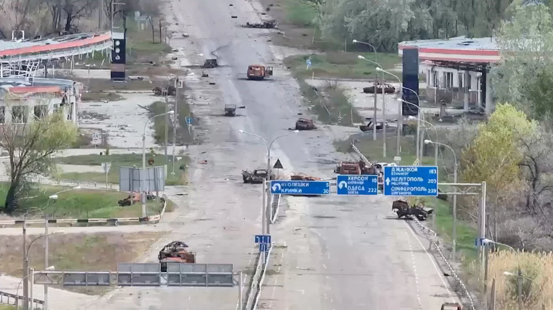  A still image taken from an undated drone video released September 24, 2026, shows destroyed vehicles sitting on a street in Oleshky, Kherson Region, Russian-controlled Ukraine. 34th Separate Marine Brigade "Borysfen"/Handout via REUTERS