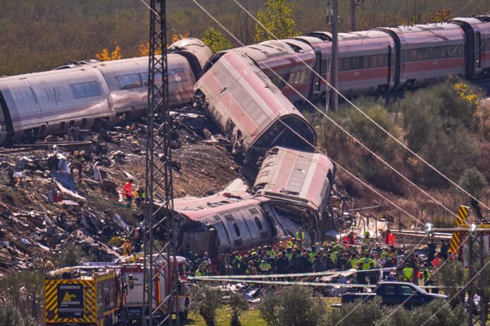 Emergency services work at the scene of a collision between two trains in Urda, Spain, on Wednesday.  Image: AP/Manu Fernandez